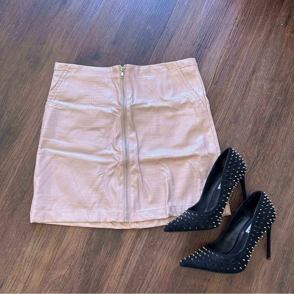NWT Windsor Faux Leather Pink reptile print zipper skirt Size M